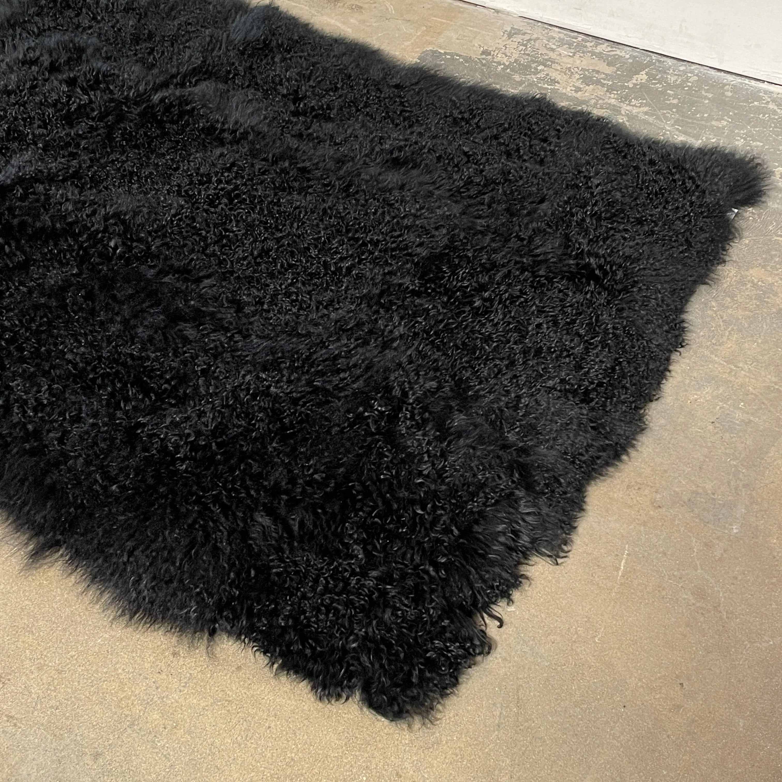 Icelandic Sheepskin 5' x 7' Rug