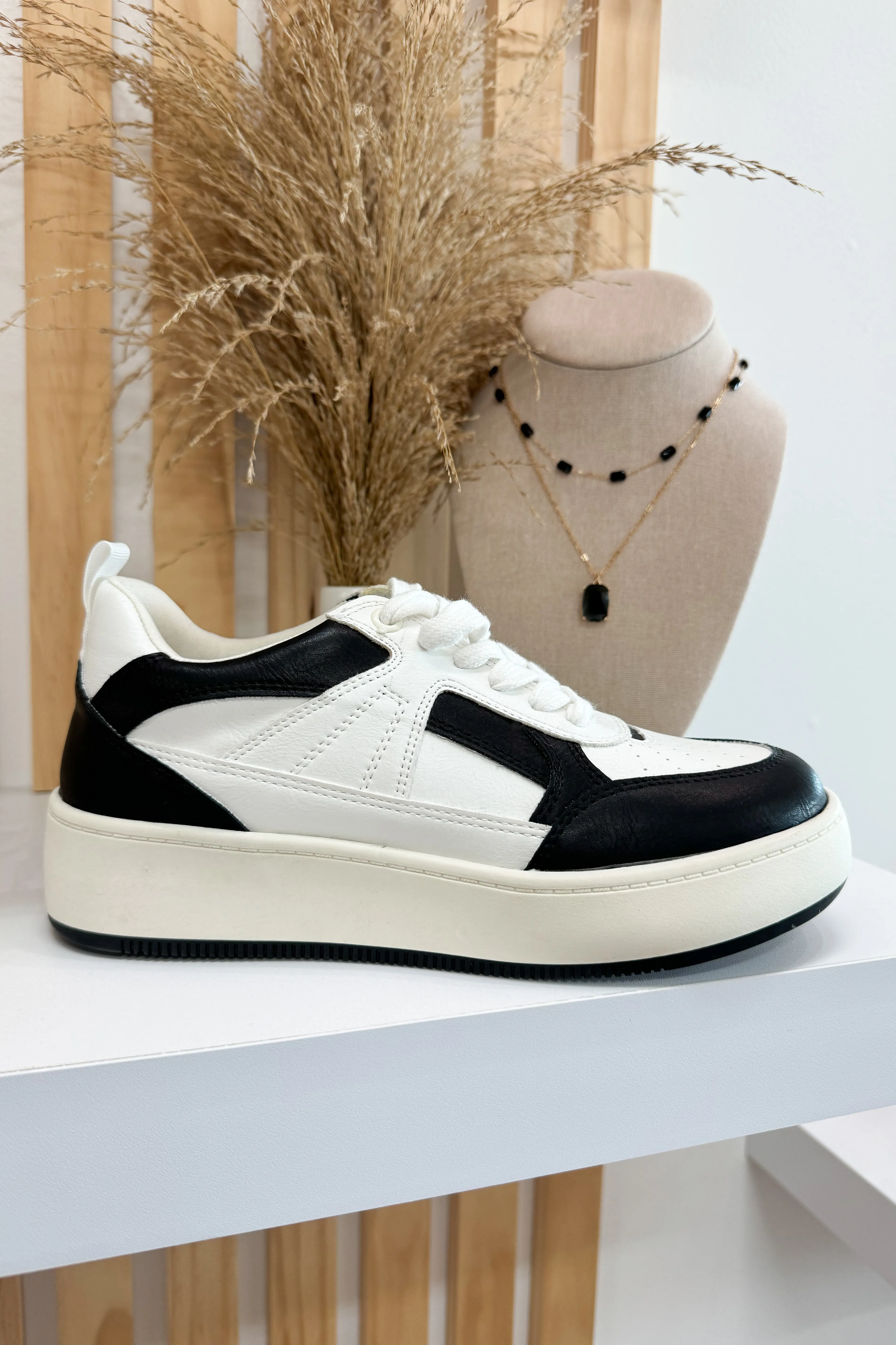 Mia Dice Sneakers (White/Black)